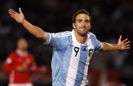 电子竞技足球-Karsa连续十场比赛得分超过问鼎冠军，拜仁挑战极限！